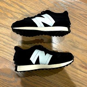 New Balance 327 size 6T